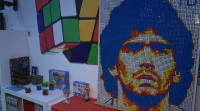 Homenaxean a Maradona na Coruña cun mosaico 'do 10' con cubos de Rubik