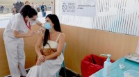 Unha pontevedresa de 46 anos recibe a dose tres millóns da vacina en Galicia