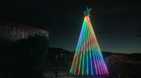 Monta unha árbore de Nadal de seis metros e case 4.000 lámpadas en Gondomar
