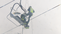 O equipo da Garda Civil de Montaña realiza simulacros de rescate na neve