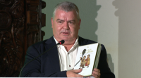 Vázquez Taín presenta o seu último libro 'Máis alá e máis arriba'