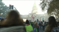 As principais cidades da Arxentina volven tinguirse de verde en apoio á legalización do aborto