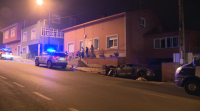 Un mozo de 22 anos falecido e tres feridos tras bater contra unha casa en Culleredo