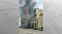 Un incendio en Viveiro arrasa o lateral dun edificio