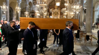 Millóns de italianos seguen o funeral de Raffaella Carrá pola televisión pública