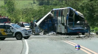 Morren máis de 40 persoas na colisión entre un autobús e un camión no Brasil
