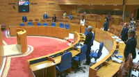 O Parlamento de Galicia garda un minuto de silencio en memoria das vítimas da COVID-19