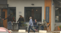 Mos e Cambados baixan ao nivel medio de restricións