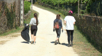 Os voluntarios limpan e dinamizan a Ruta da Prata