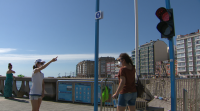 Semáforo vermello nunha praia da Coruña que alcanzou o máximo da súa capacidade