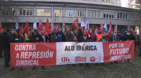 Os sindicatos acusan a Alu Ibérica de vulnerar os dereitos dos traballadores