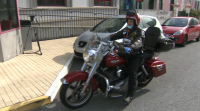 En Culleredo lévanlles en moto as tarefas aos rapaces