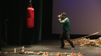 'Anxos abandonados', poesía, circo e teatro na nova obra de Julio Fernández