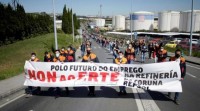 Centos de persoas marchan na Coruña contra o ERTE na refinería de Repsol