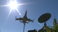 Un pequeno parque temático da aeronáutica no xardín dun xubilado de Gondomar