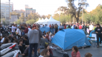 Uns 200 estudantes acampan no centro de Barcelona nunha xornada de folga con seguimento escaso