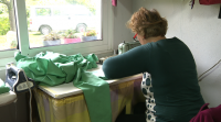 As costureiras galegas cosen máscaras e batas para o persoal sanitario do noso país