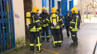 Na extinción dun incendio en Lugo quedaron feridos un bombeiro e un policía