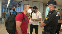 Recibimento na Coruña ao policía galego que participou nas evacuacións de Cabul