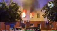 Un incendio arrasa por completo unha vivenda en Sevilla