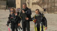 Tres peregrinos vascos chegaron a Compostela cos seus traxes de mergullador