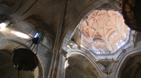 O ciborio da catedral de Ourense urxe unha restauración para retirar as humidades que danan a pedra