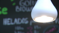 O prezo almacenista da luz baixa o 11 %, ata os 166,29 euros