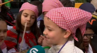 600 cativos de varios centros escolares de Vigo percorreron o barrio histórico celebrando unha edición infantil da Reconquista