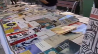Os libreiros aproveitaron o festivo para sair á rúa na busca de lectores en galego