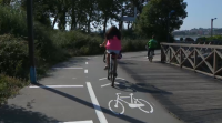 Problemas de convivencia entre ciclistas e peóns no carril bici do paseo marítimo de Perillo