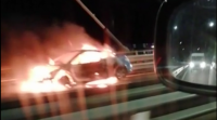 Un coche arde en medio da ponte de Rande e deteñen os ocupantes cando fuxían do lugar