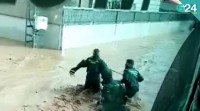 Axentes da Garda Civil rescatan dous anciáns franceses que quedaran atrapados en Toledo polo temporal