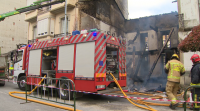Desaloxadas 26 persoas tras o derrubamento e incendio dun edifico deshabitado en Vilalba