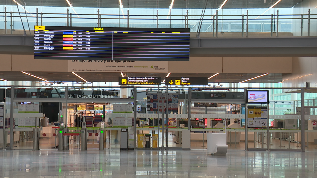 Detido no aeroporto da Lavacolla un home que tiña 26 ordes requisitorias