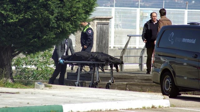Recuperan un cadáver en augas das illas Cíes, preto de onde afundiu un pesqueiro de Baiona hai dúas semanas