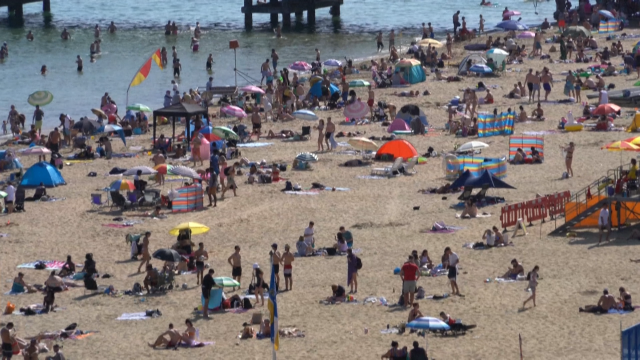 Vaga de calor no Reino Unido con temperaturas de ata 33 graos