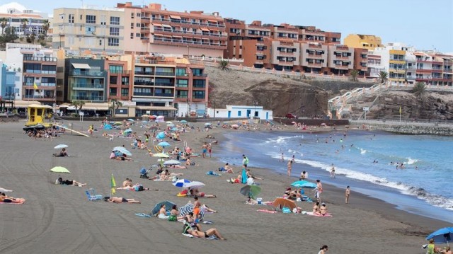 O Goberno ábrese a facer tests selectivos aos viaxeiros que cheguen ás Canarias