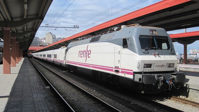 Renfe freta autobuses para conectar Galicia con León por causa dunha avaría