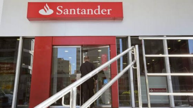 Santander reduce a 3.223 os afectados polo ERE e ofrece prexubilacións ao 10%
