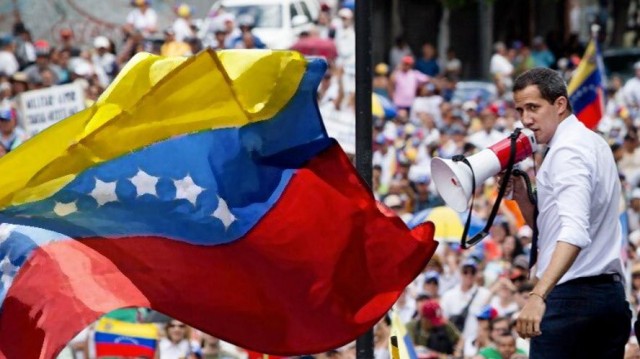 Guaidó cambia de estratexia e propón agora negociar co Goberno e levantar as sancións