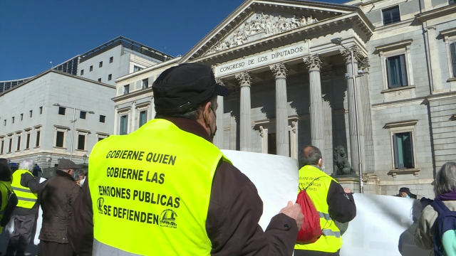 Protesta dos pensionistas ante o Congreso dos Deputados