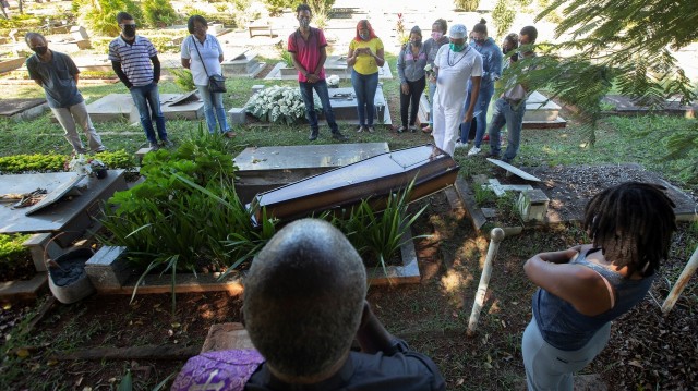 O Brasil aproxímase aos 400.000 casos de coronavirus e ás 25.000 mortes