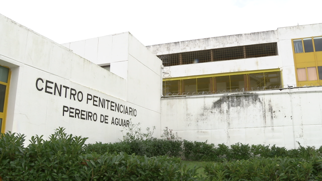 A prisión por golpear a súa exparella cunha barra de ferro