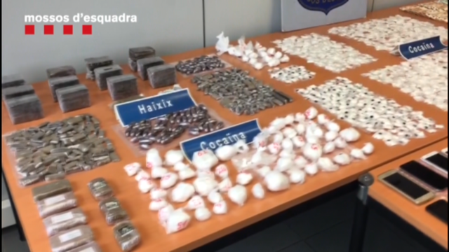 Desmantelado un punto de venda de droga en Barcelona