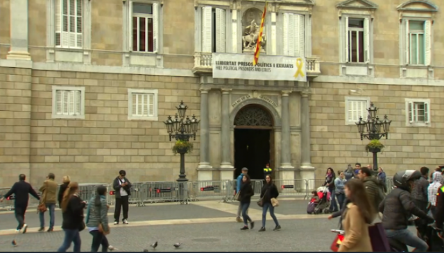 Un xuíz do TSXC acorda enviar a xuízo a Torra por non retirar os lazos amarelos en campaña