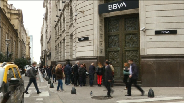A Arxentina limita o reparto de dividendos e a oposición fala de "quebra encuberta"