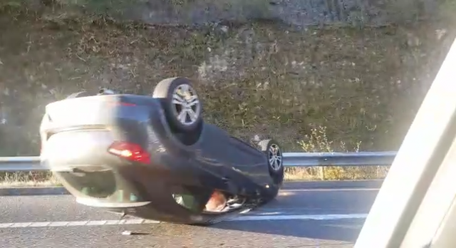 Un accidente na autovía Noia-Santiago á altura de Bertamiráns provoca longas retencións