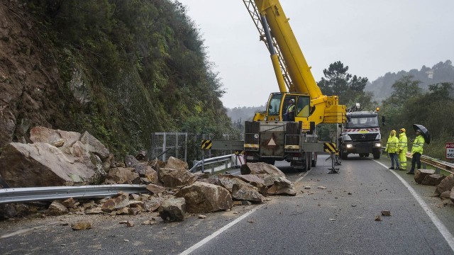 Reabre ao tráfico este venres a N-120, entre Ourense e Os Peares, despois de 20 días pechada por desprendementos