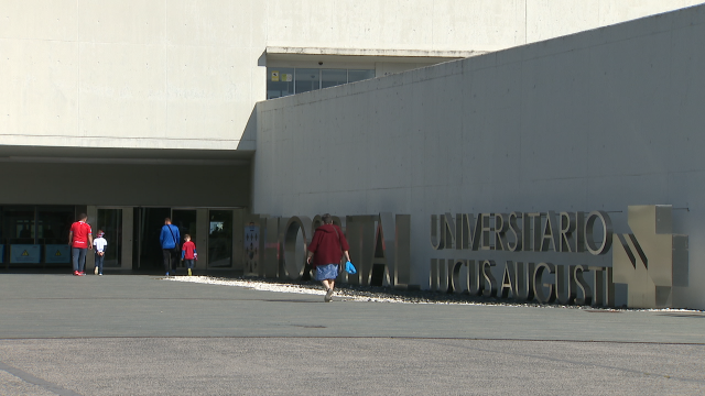 Fóra de perigo o vixilante de seguridade acoitelado no hospital de Lugo