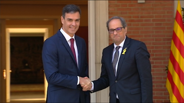 Sánchez e Torra acordan aprazar a mesa de diálogo